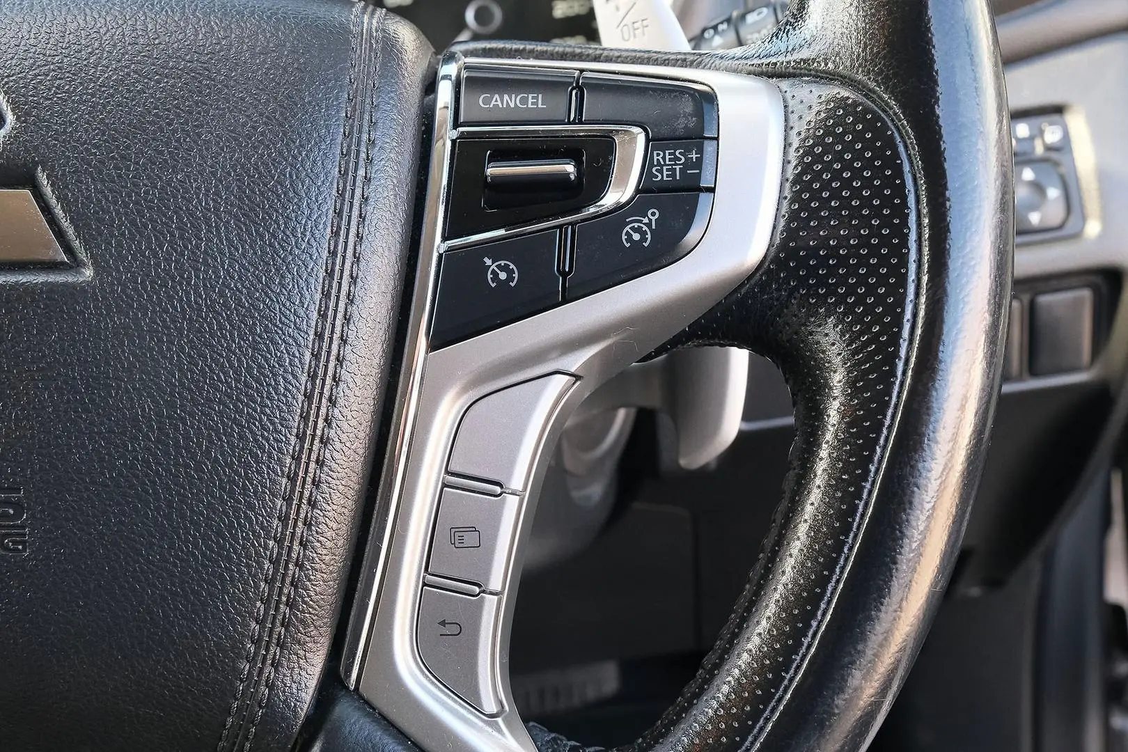 2017 Mitsubishi Pajero Sport Gallery Image 15