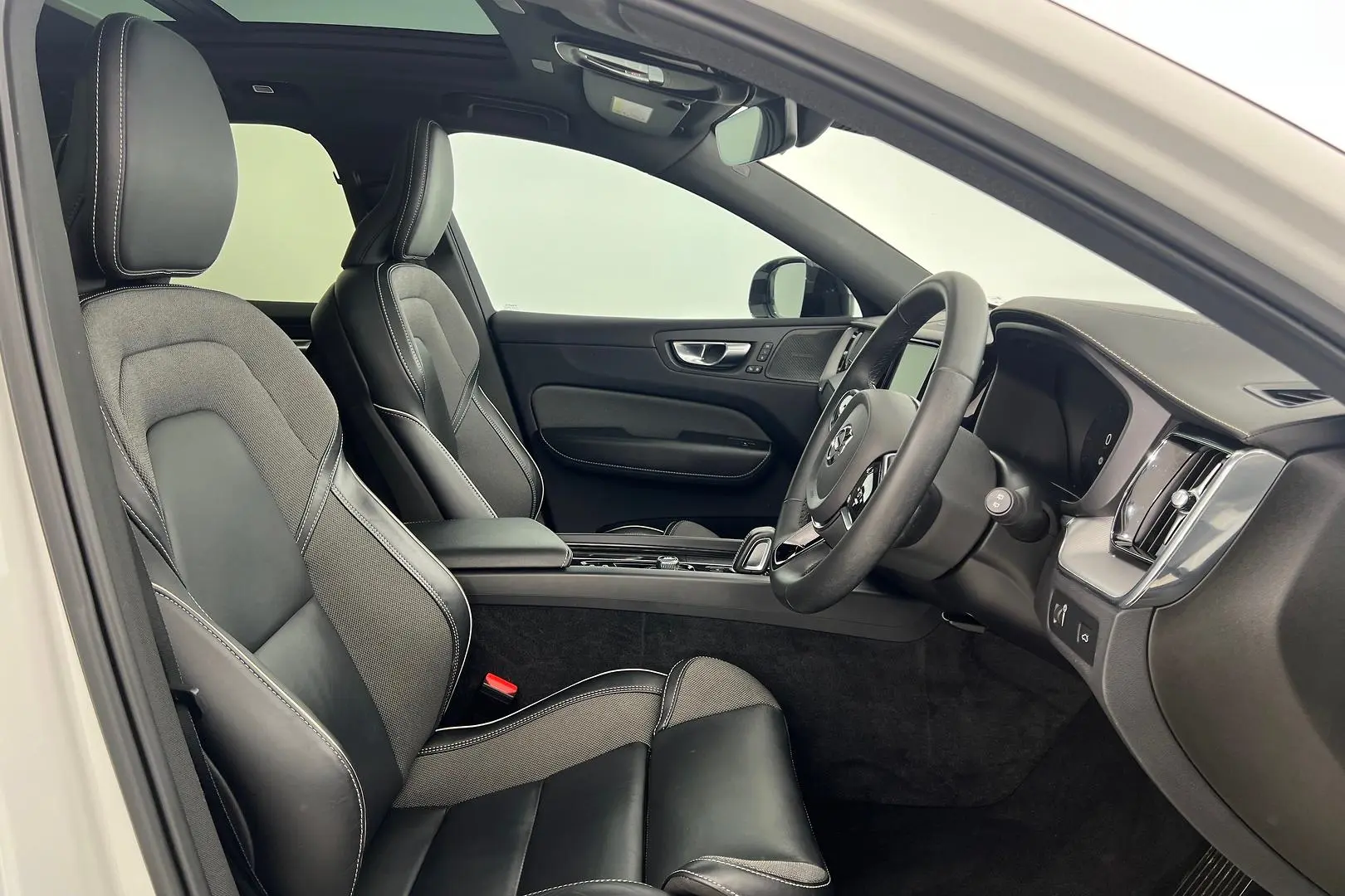 2021 Volvo XC60 Gallery Image 15