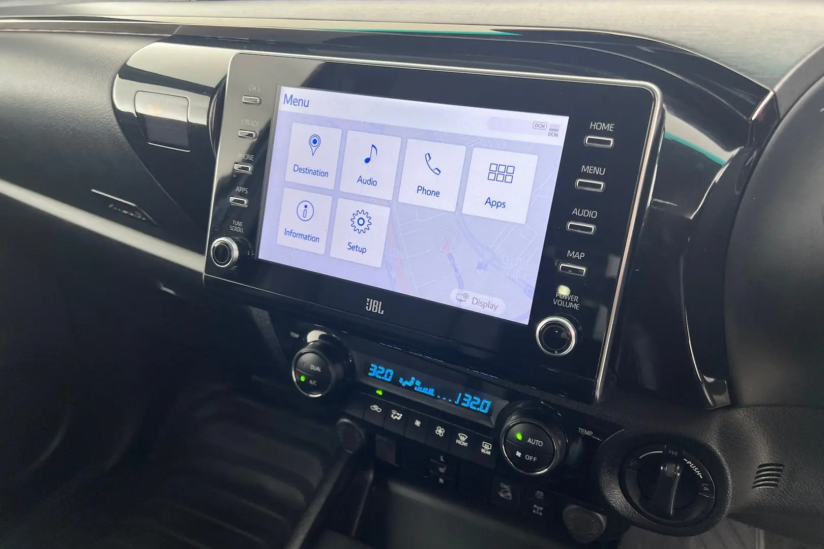 2022 Toyota Hilux Gallery Image 14