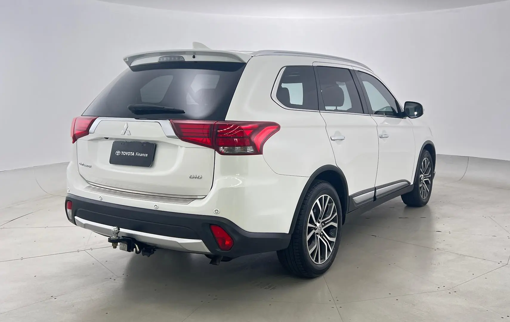 2017 Mitsubishi Outlander Gallery Image 4