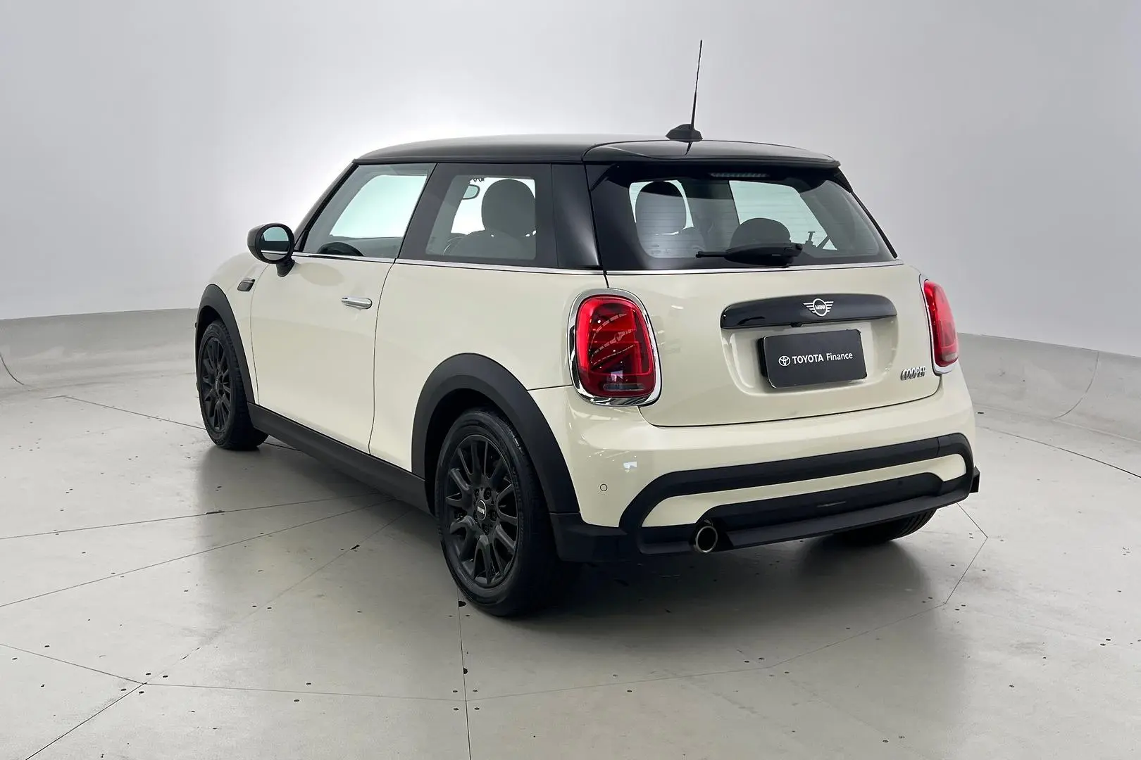 2021 MINI Hatch Gallery Image 8