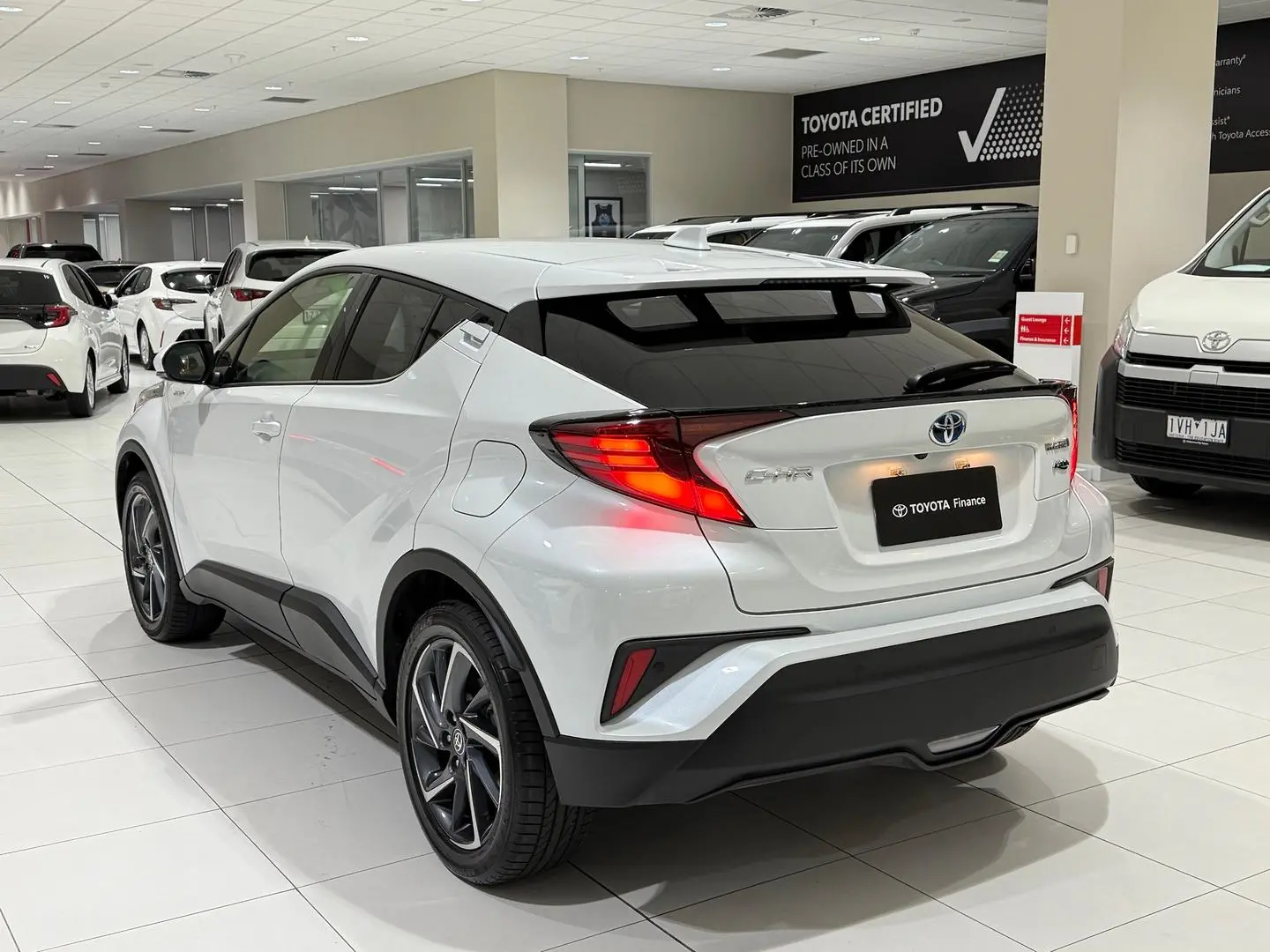 2022 Toyota C-HR Gallery Image 9
