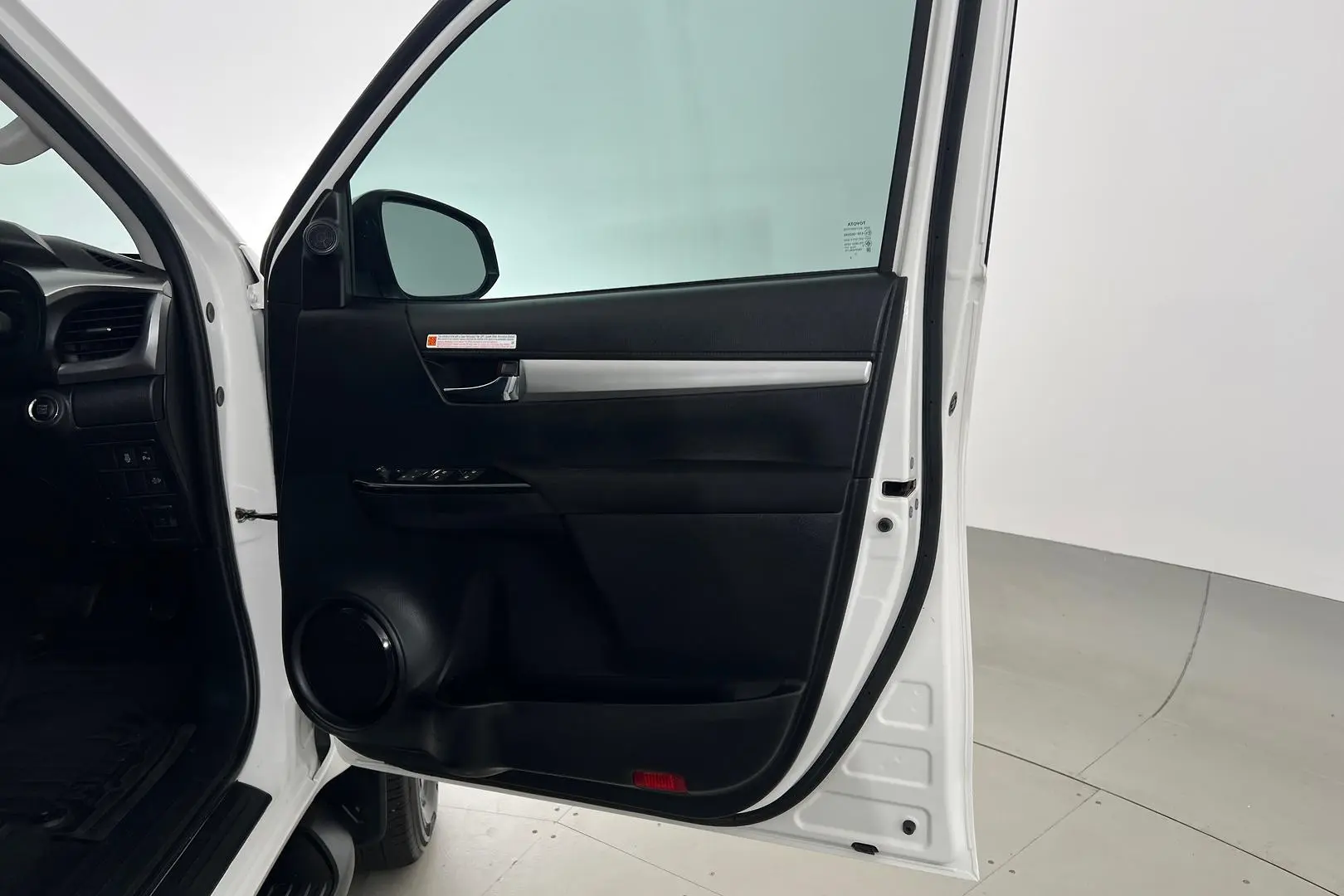 2022 Toyota Hilux Gallery Image 13