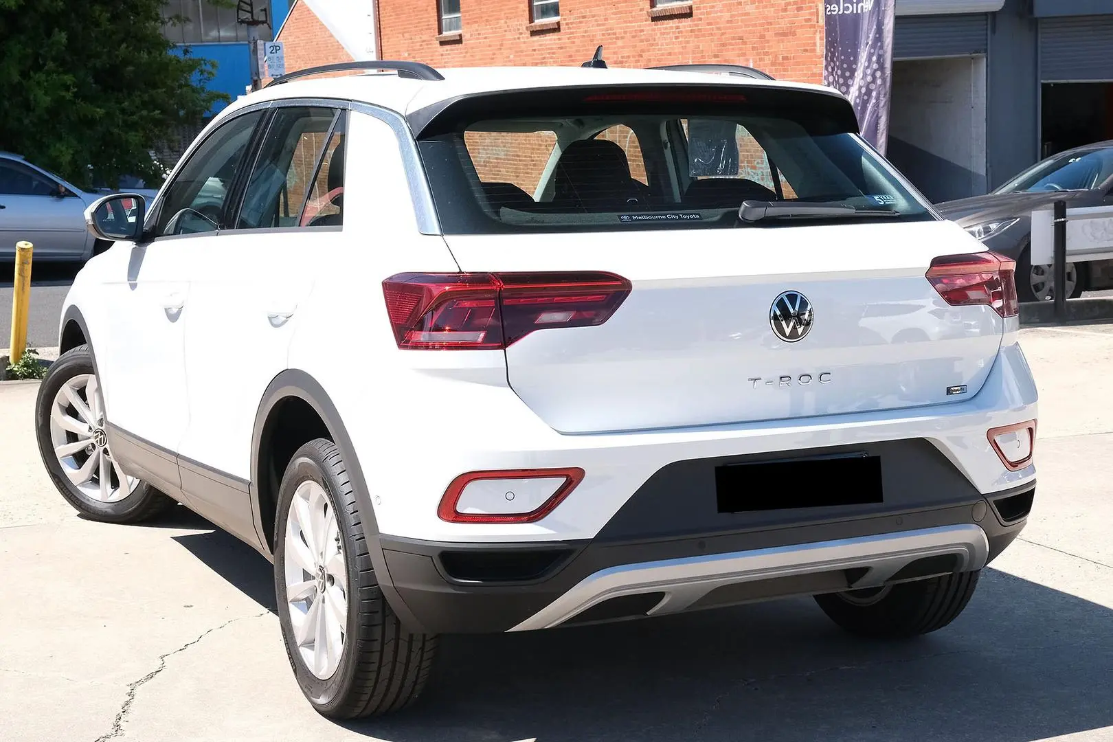 2024 Volkswagen T-Roc Gallery Image 2