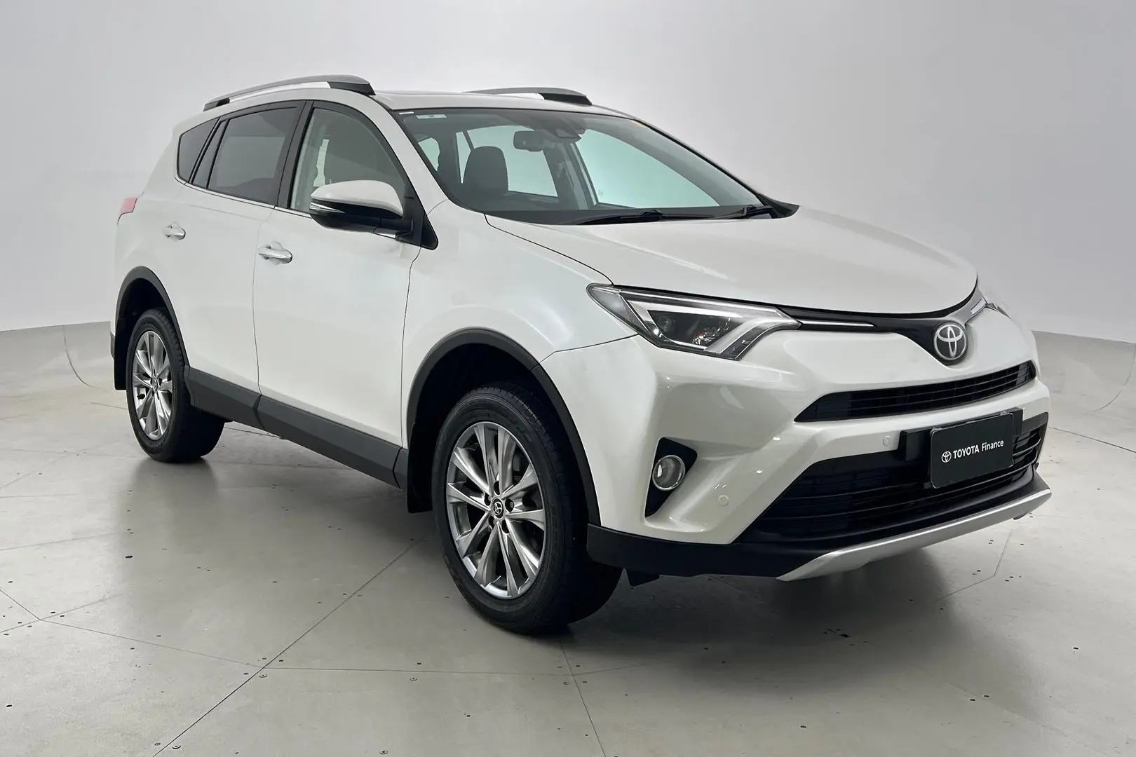 2016 Toyota RAV4 Gallery Image 1