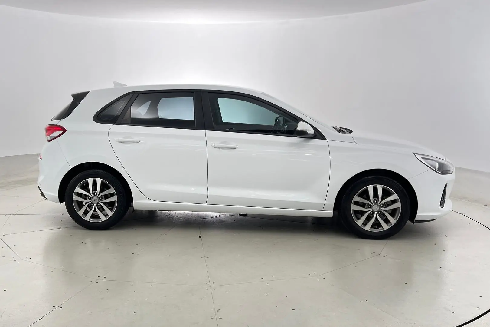 2020 Hyundai i30 Gallery Image 5
