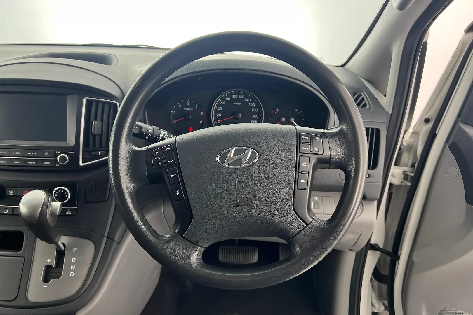 2021 Hyundai iLoad Gallery Image 15