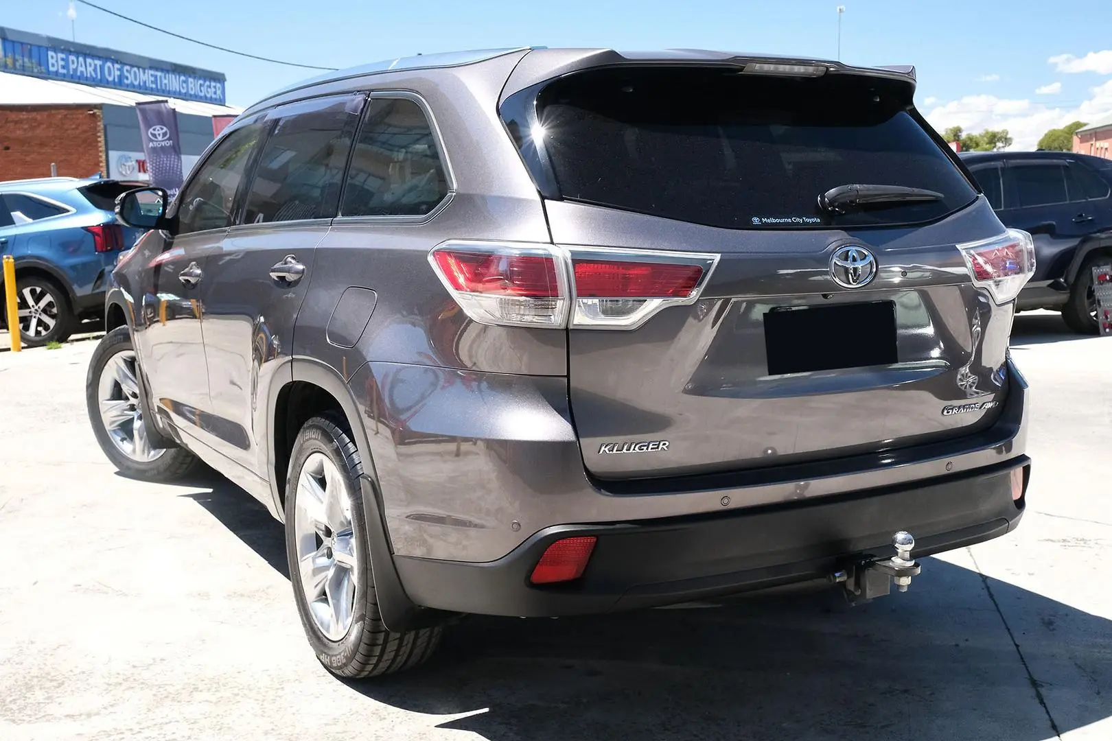 2015 Toyota Kluger Gallery Image 2