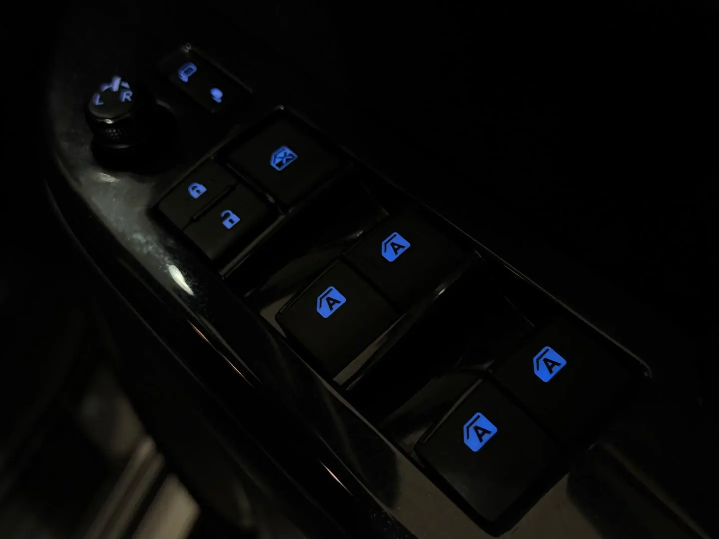 2022 Toyota Hilux Gallery Image 16
