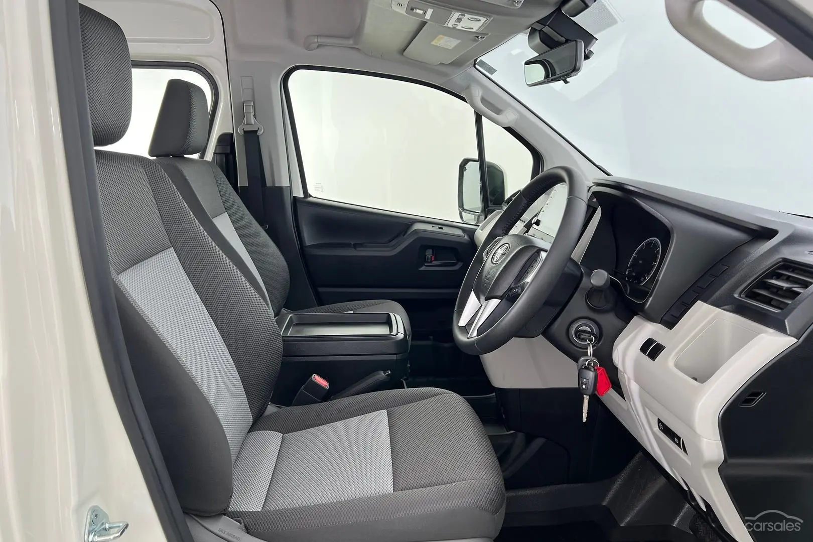 2020 Toyota Hiace Image 12