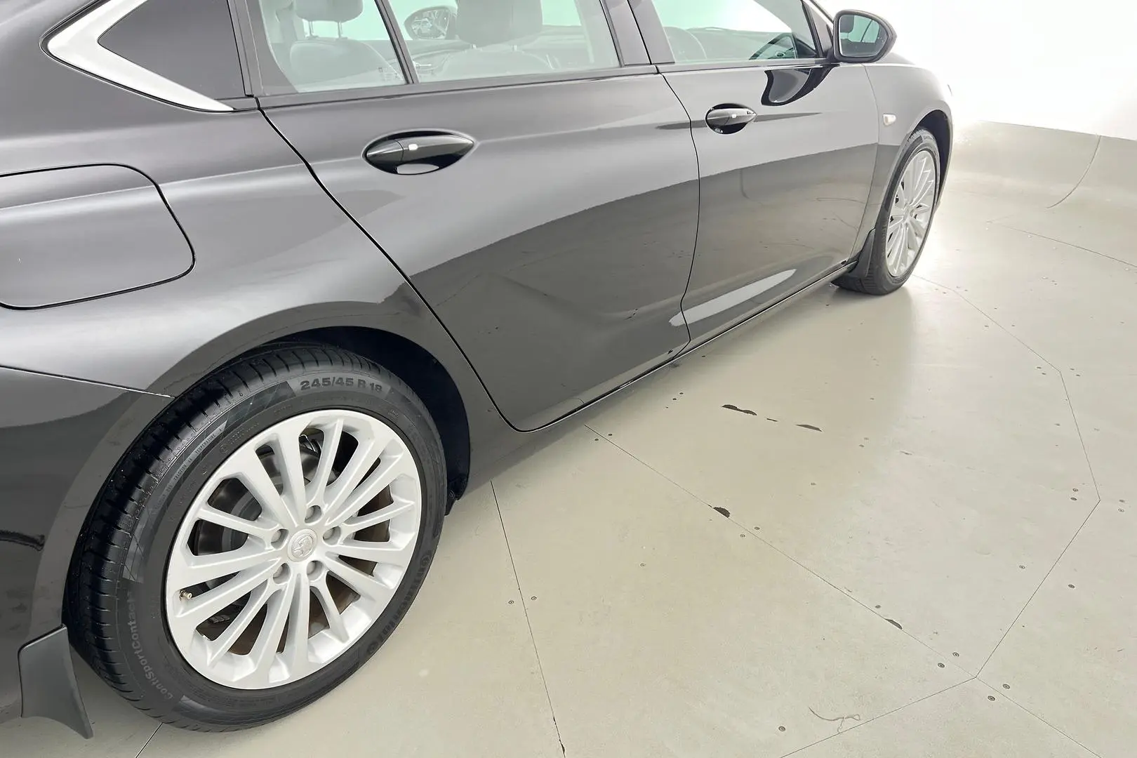 2019 Holden Calais Gallery Image 5