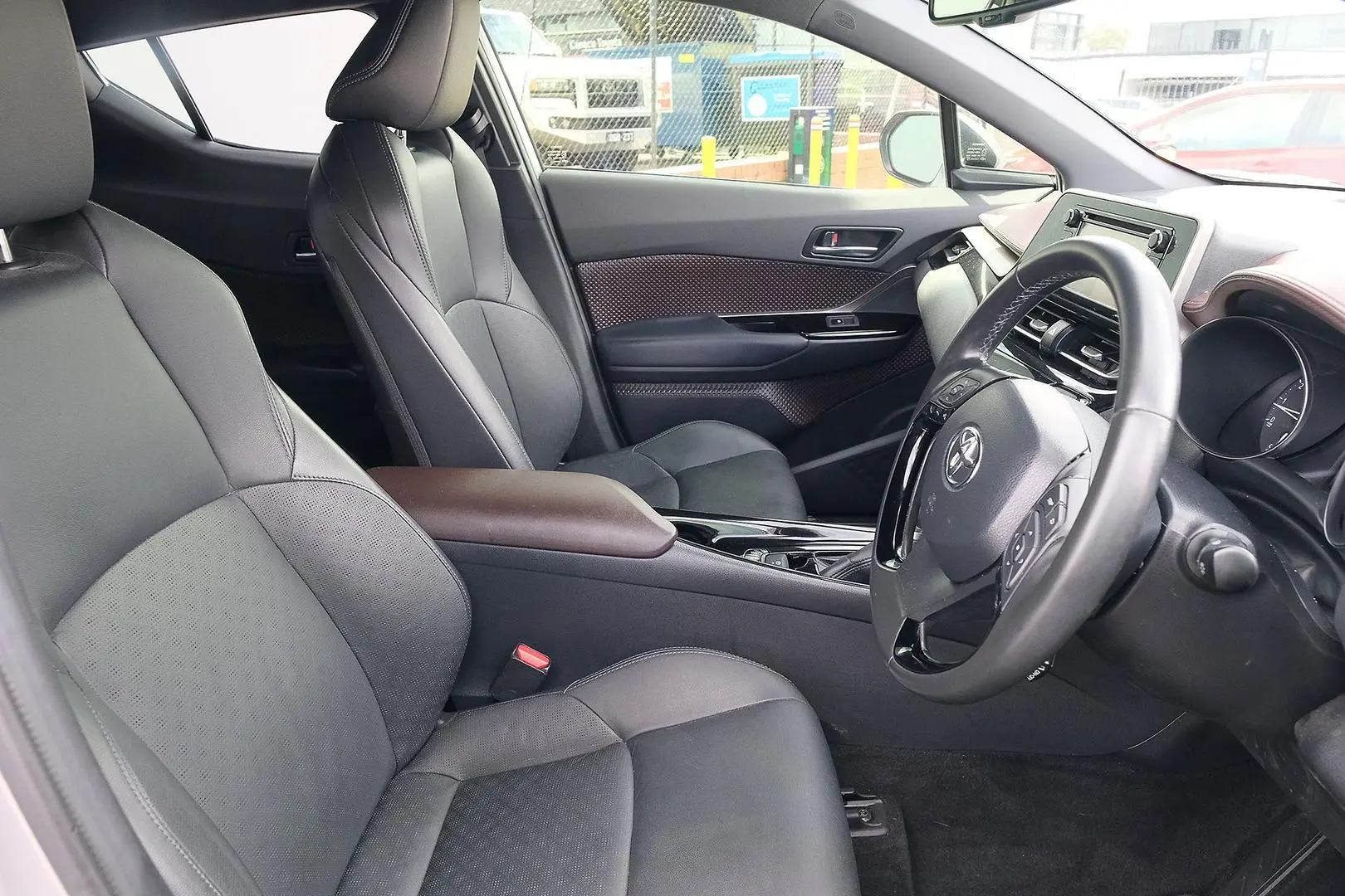 2019 Toyota C-HR Gallery Image 13