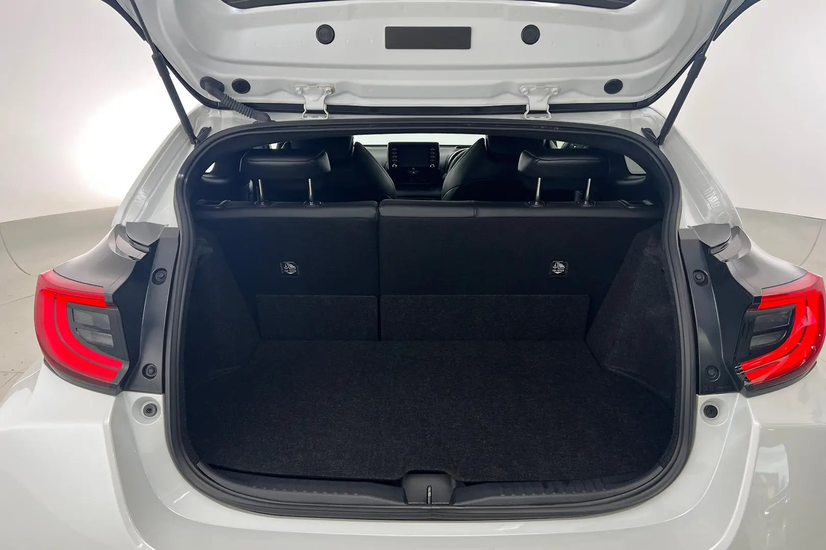 2021 Toyota Yaris Gallery Image 22