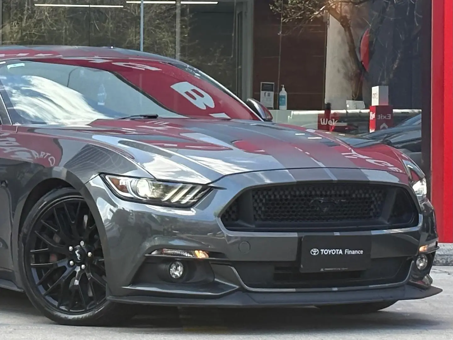 2017 Ford Mustang Gallery Image 3