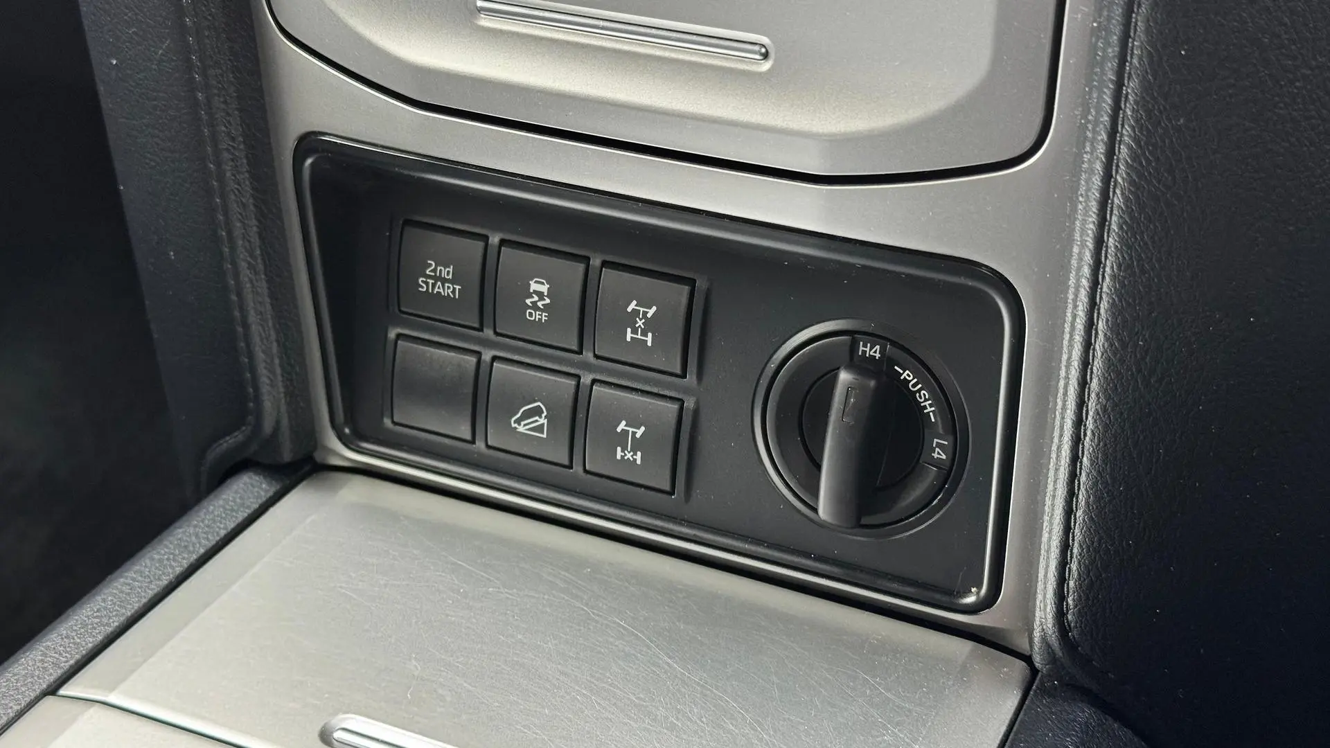 2022 Toyota Landcruiser Prado Gallery Image 30