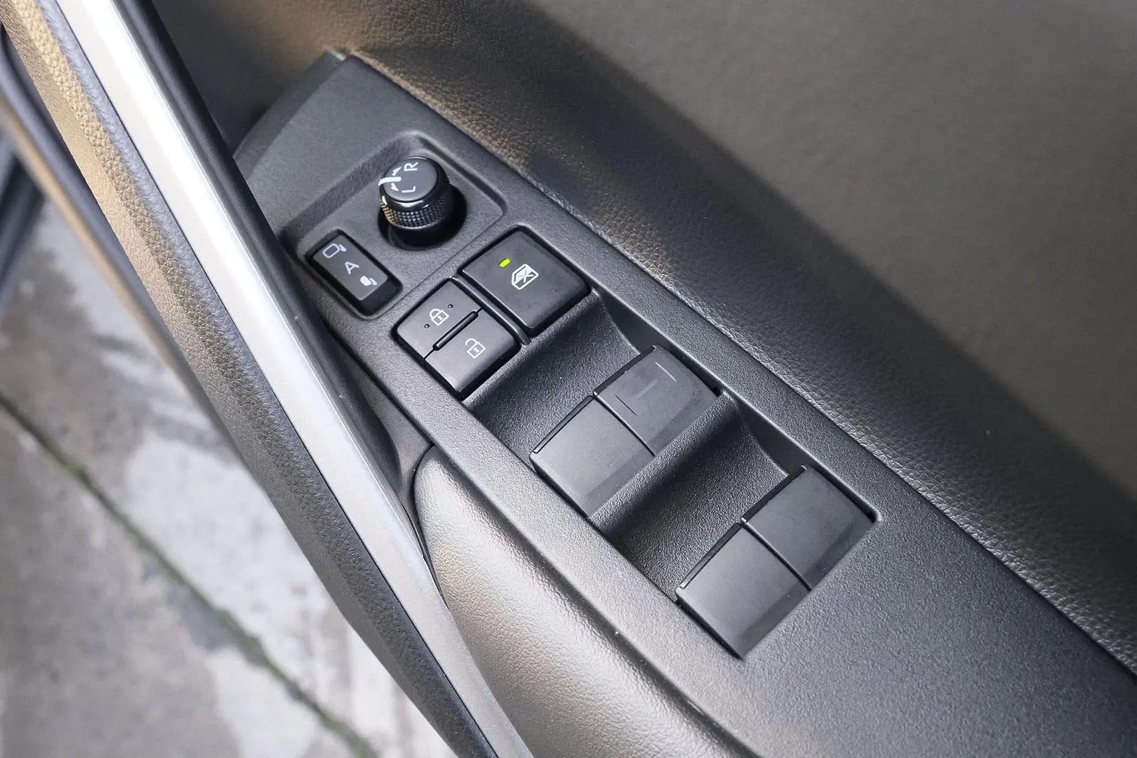 2024 Toyota Corolla Cross Gallery Image 13