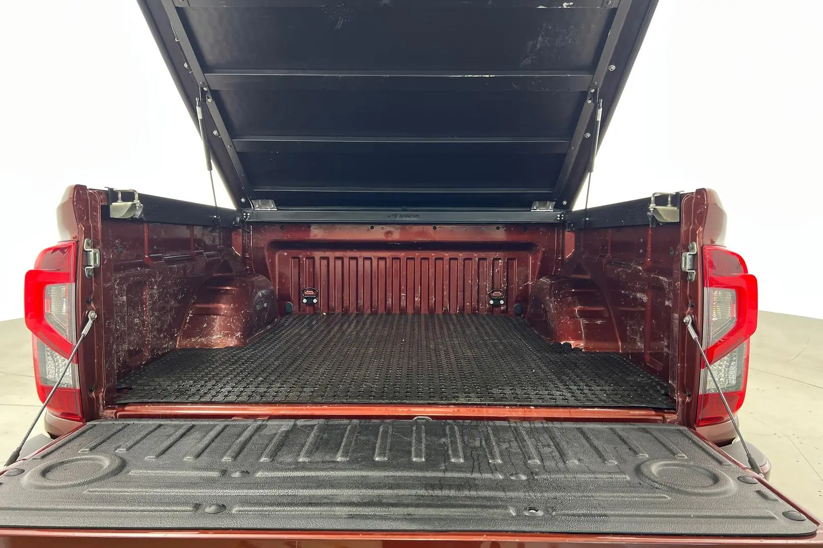 2021 Nissan Navara Gallery Image 11