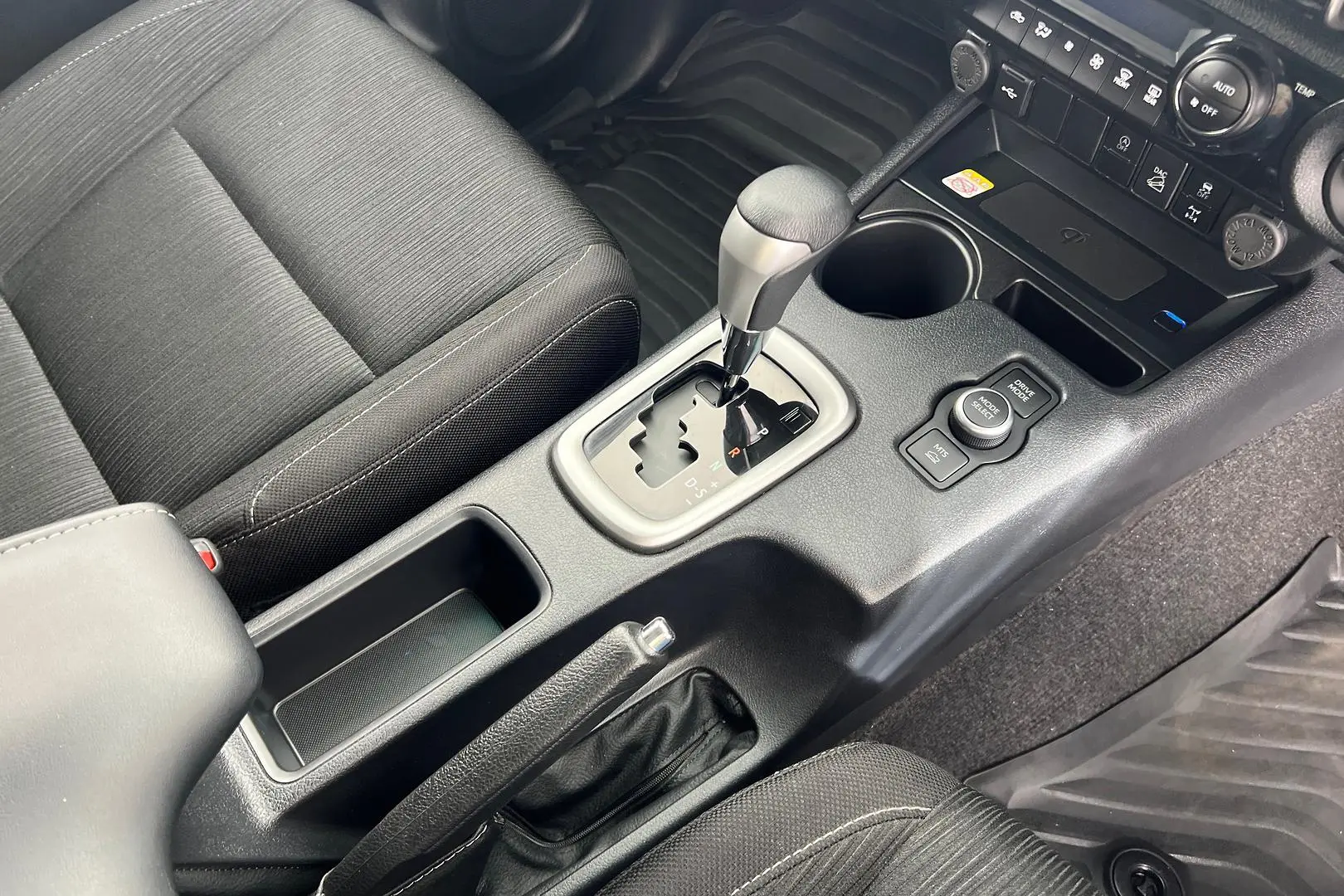 2024 Toyota Hilux Gallery Image 13