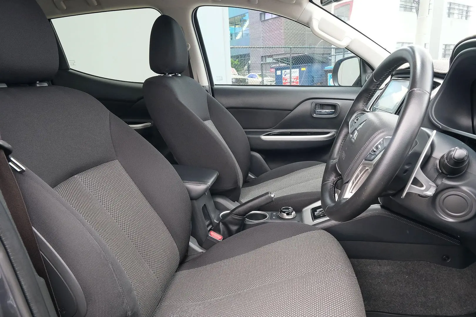 2022 Mitsubishi Triton Gallery Image 14