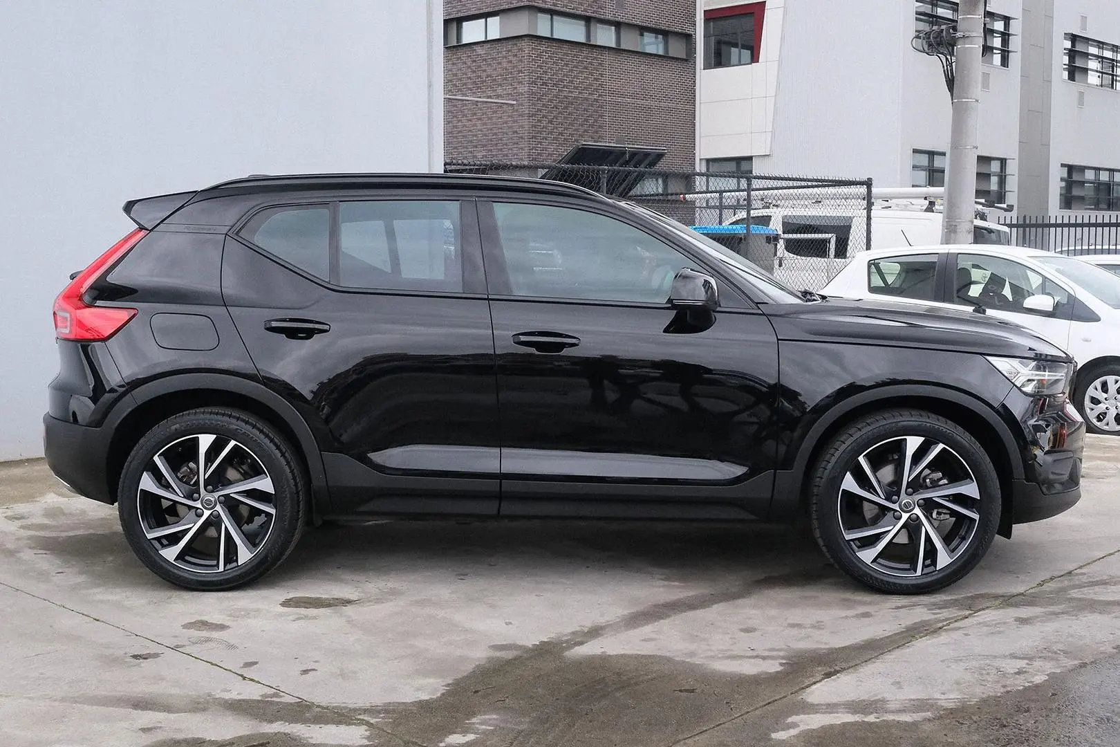 2020 Volvo XC40 Gallery Image 5