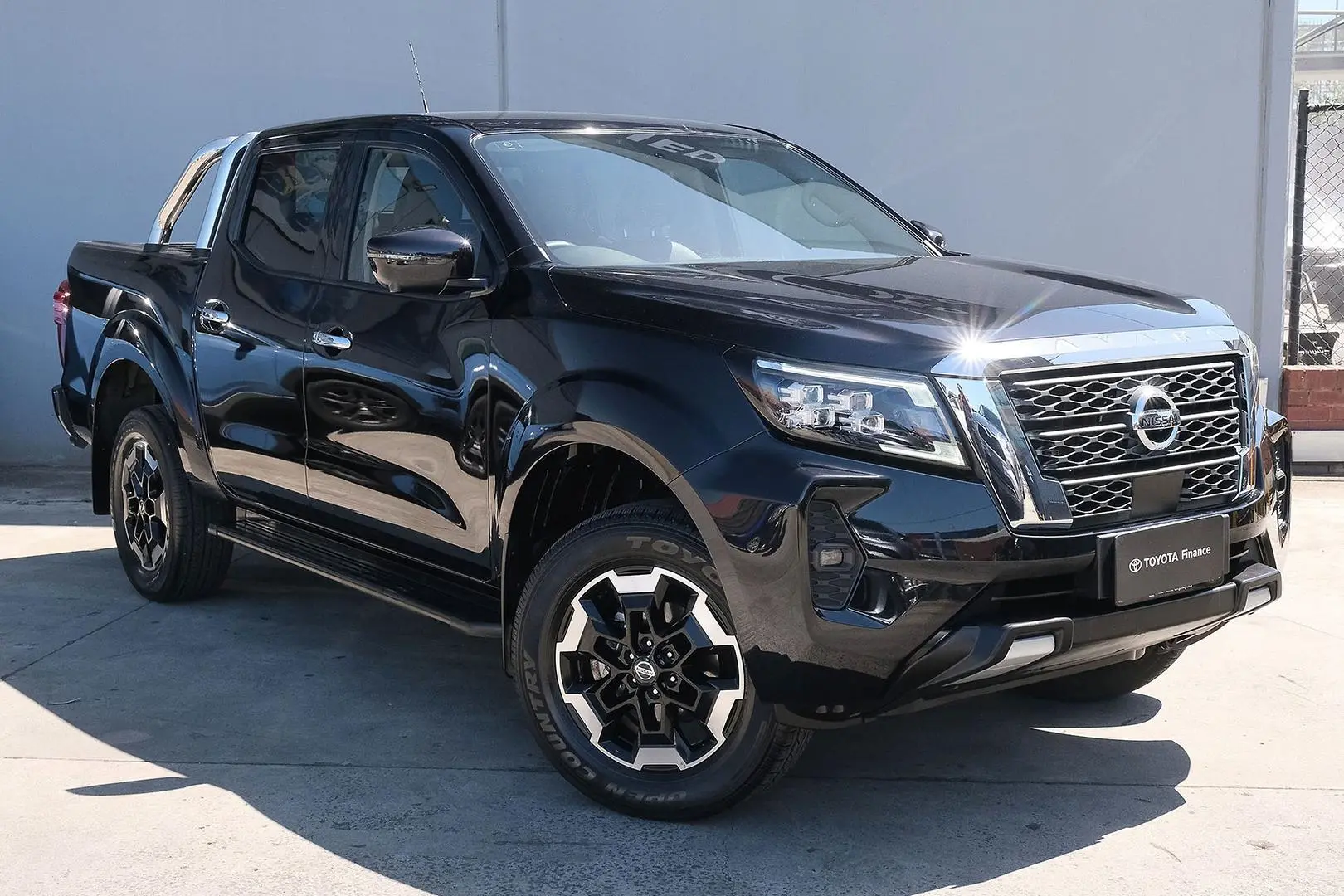 2024 Nissan Navara Gallery Image 1