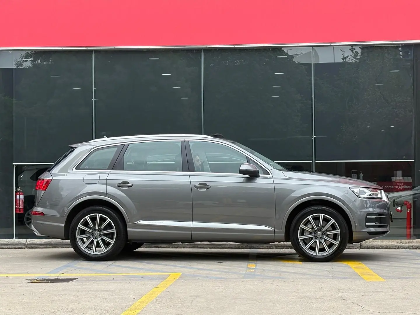 2017 Audi Q7 Gallery Image 3