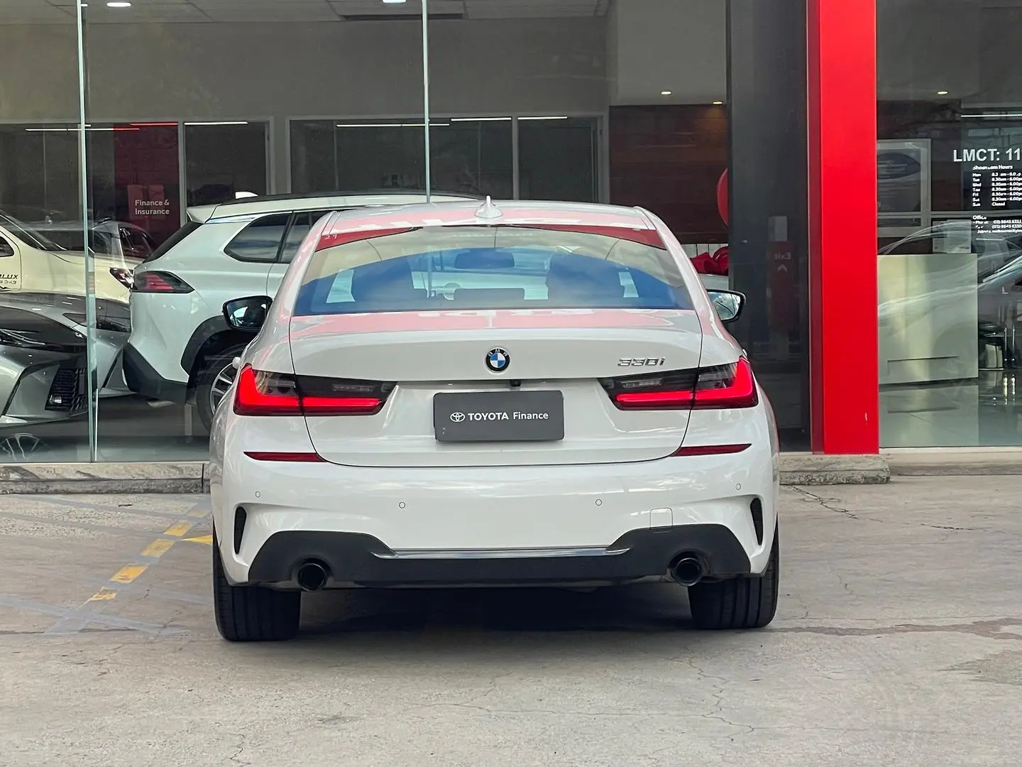 2022 BMW 3 Series Gallery Image 9