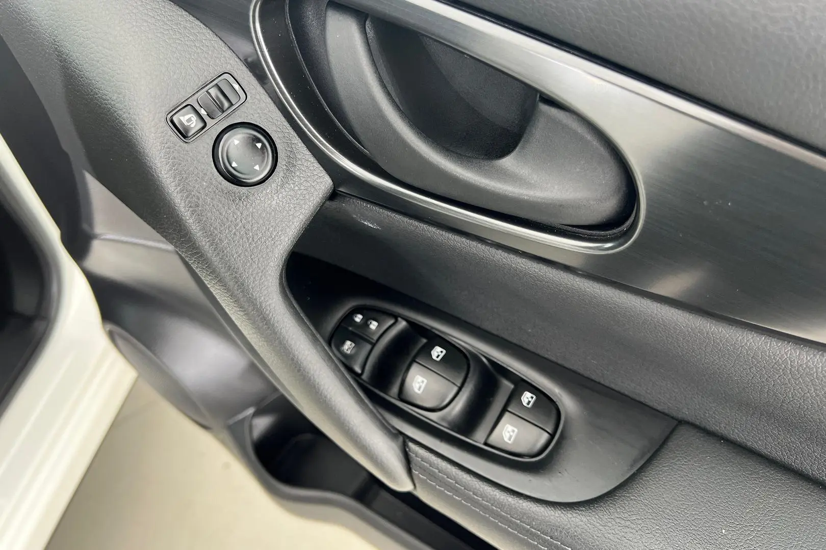 2020 Nissan QASHQAI Gallery Image 18