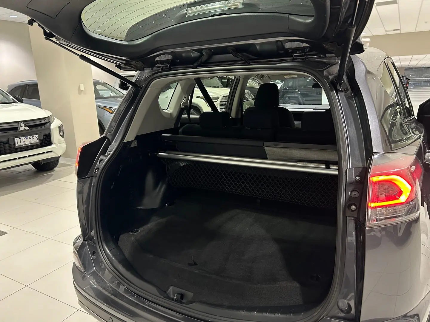 2017 Toyota RAV4 Gallery Image 11