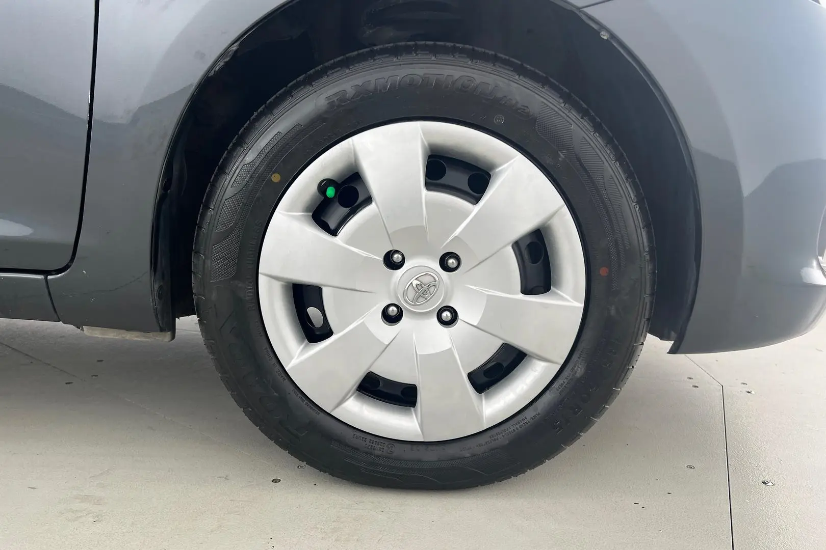 2013 Toyota Yaris Gallery Image 18