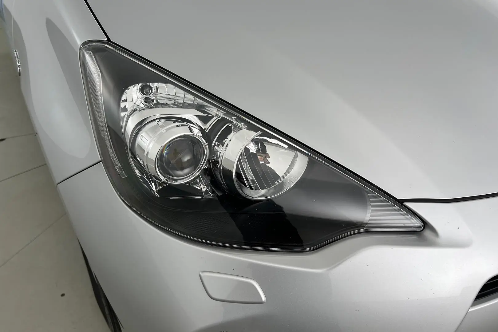 2013 Toyota Prius C Gallery Image 10
