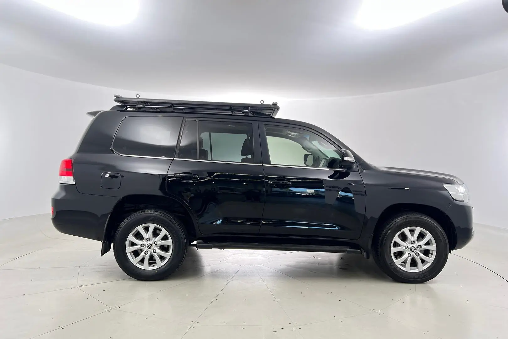 2019 Toyota Landcruiser Gallery Image 3