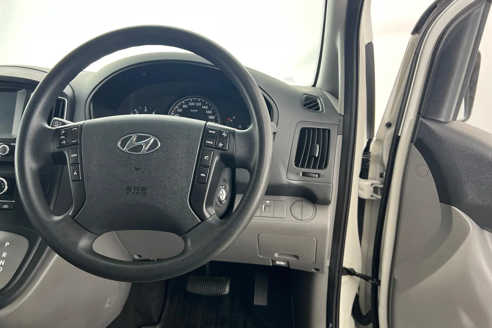 2018 Hyundai iLoad Gallery Image 15