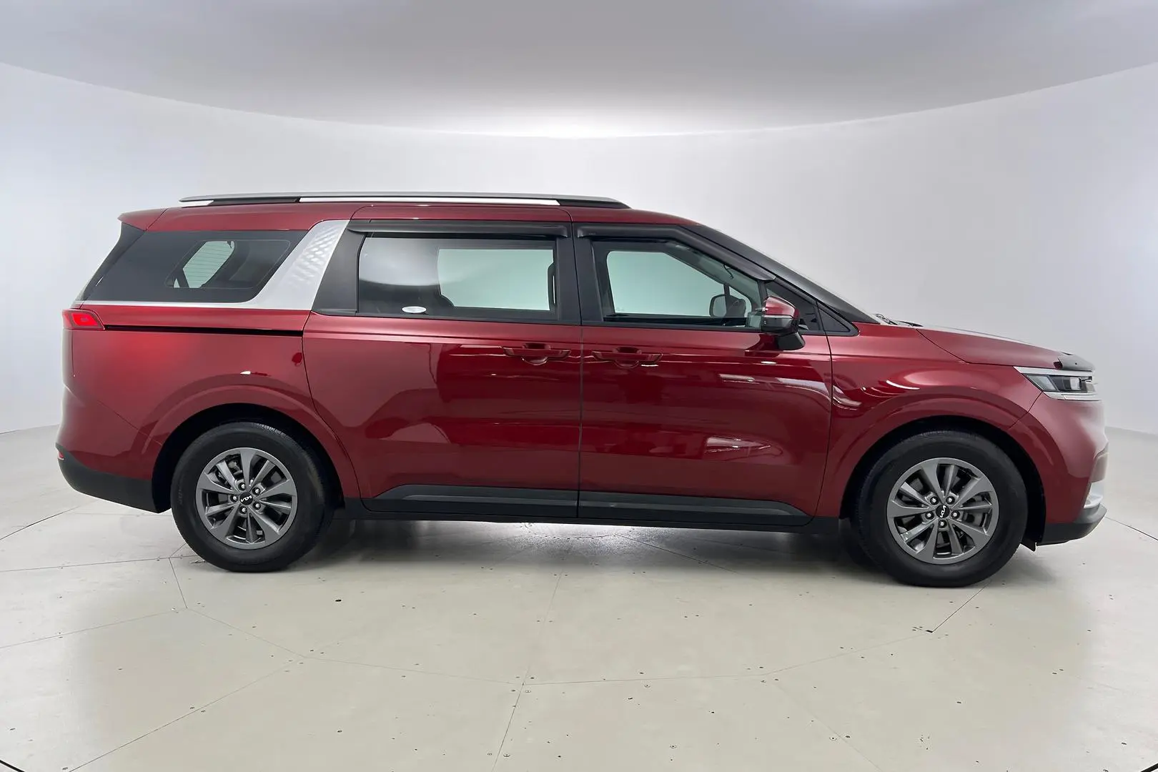 2023 Kia Carnival Gallery Image 3
