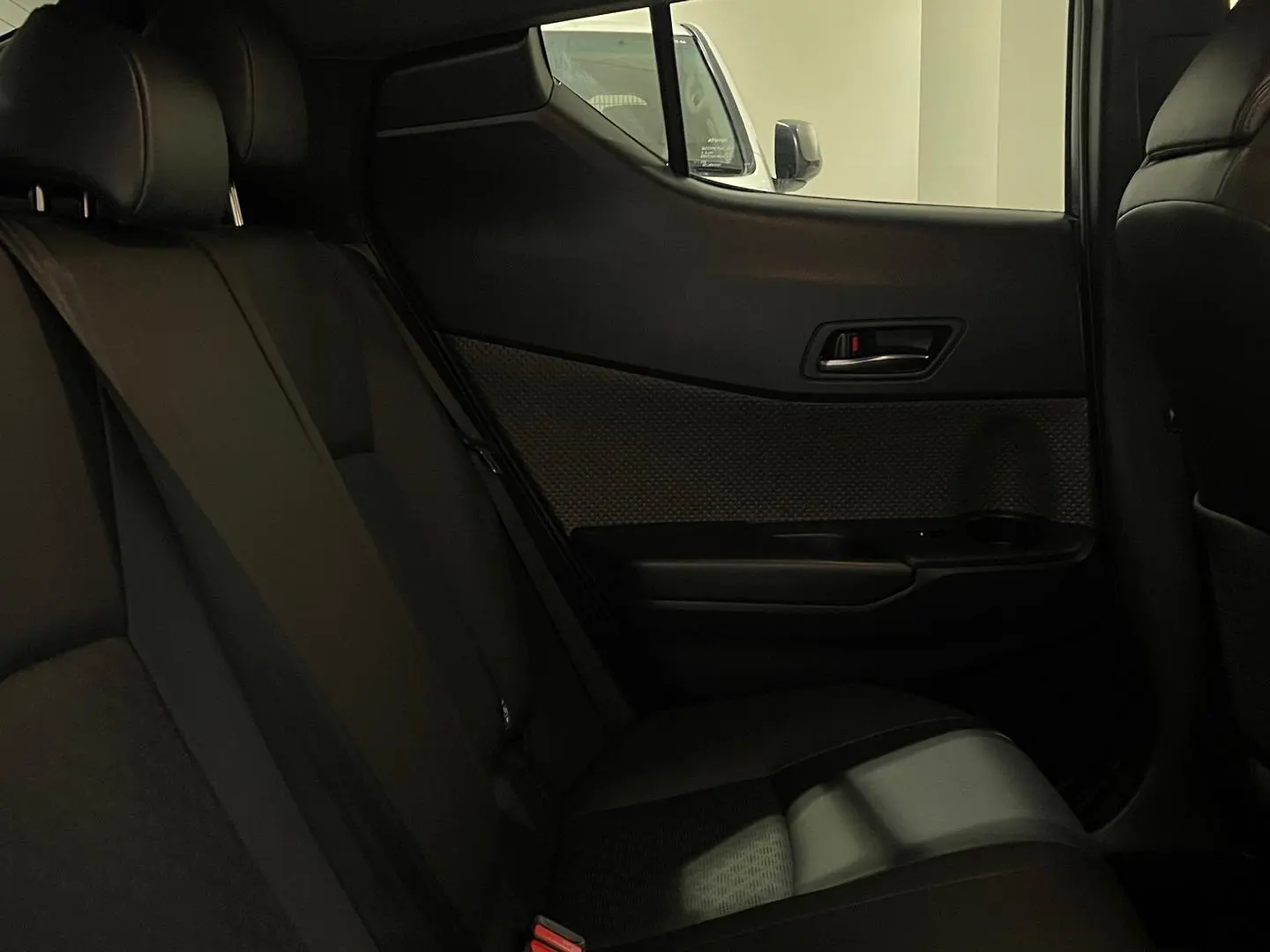 2022 Toyota C-HR Gallery Image 14