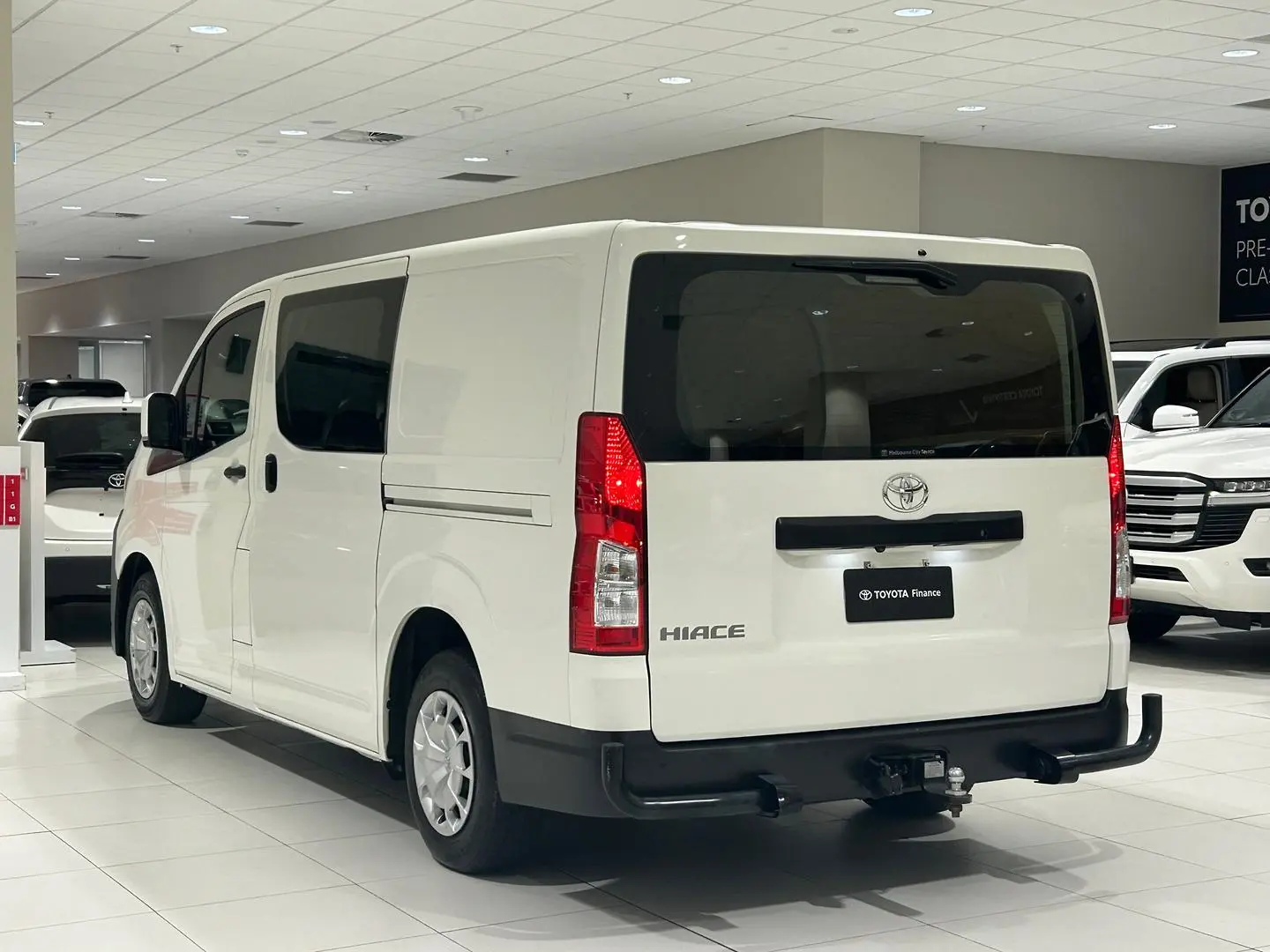 2022 Toyota Hiace Gallery Image 8