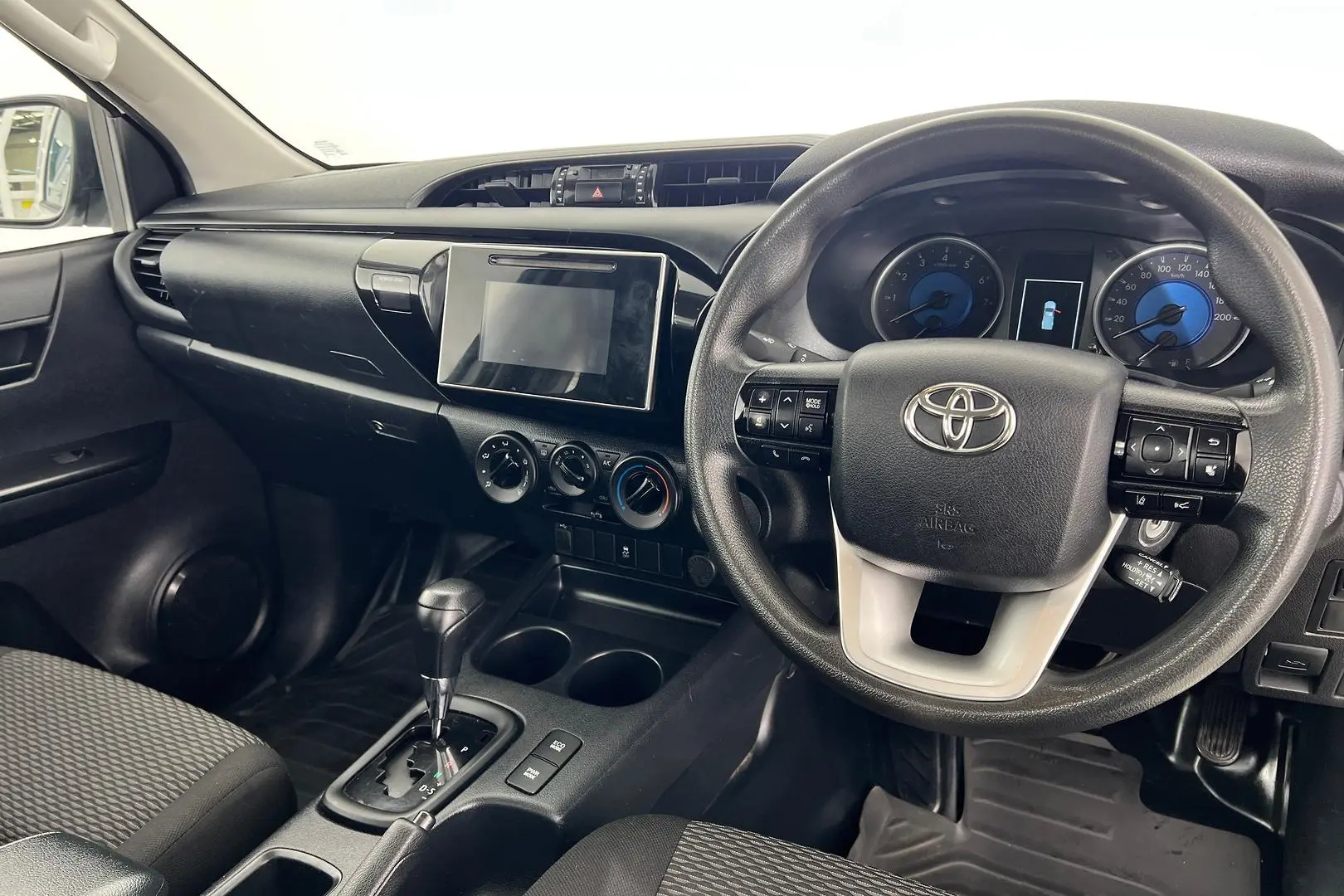 2020 Toyota Hilux Gallery Image 3