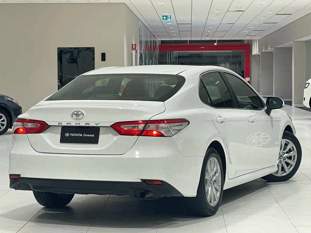 2018 Toyota Camry Gallery Image 10