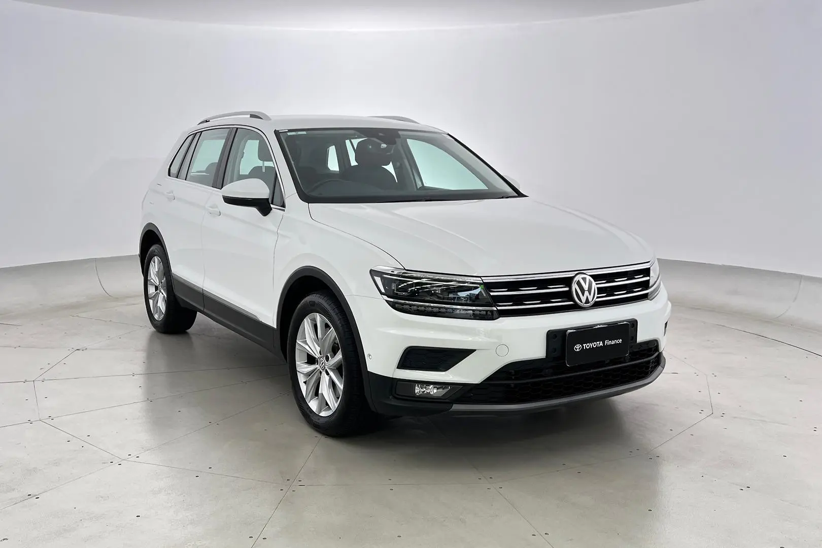 2019 Volkswagen Tiguan Gallery Image 1