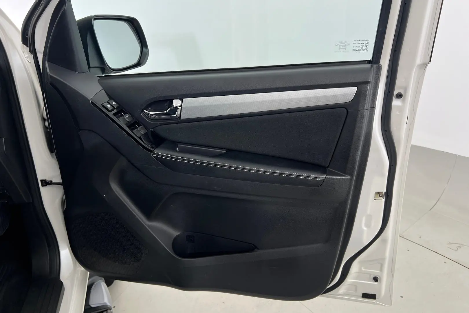 2018 Isuzu MU-X Gallery Image 10