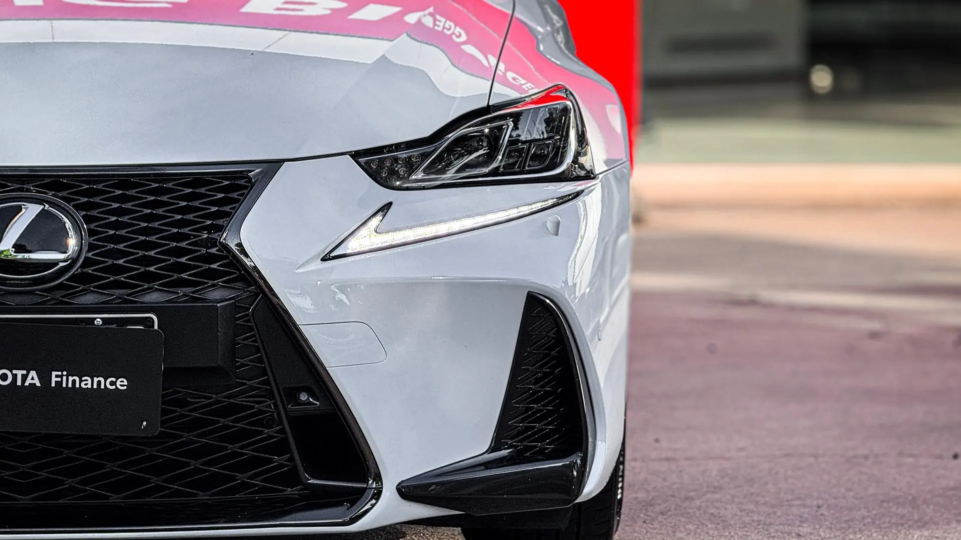 2018 Lexus IS Image 12