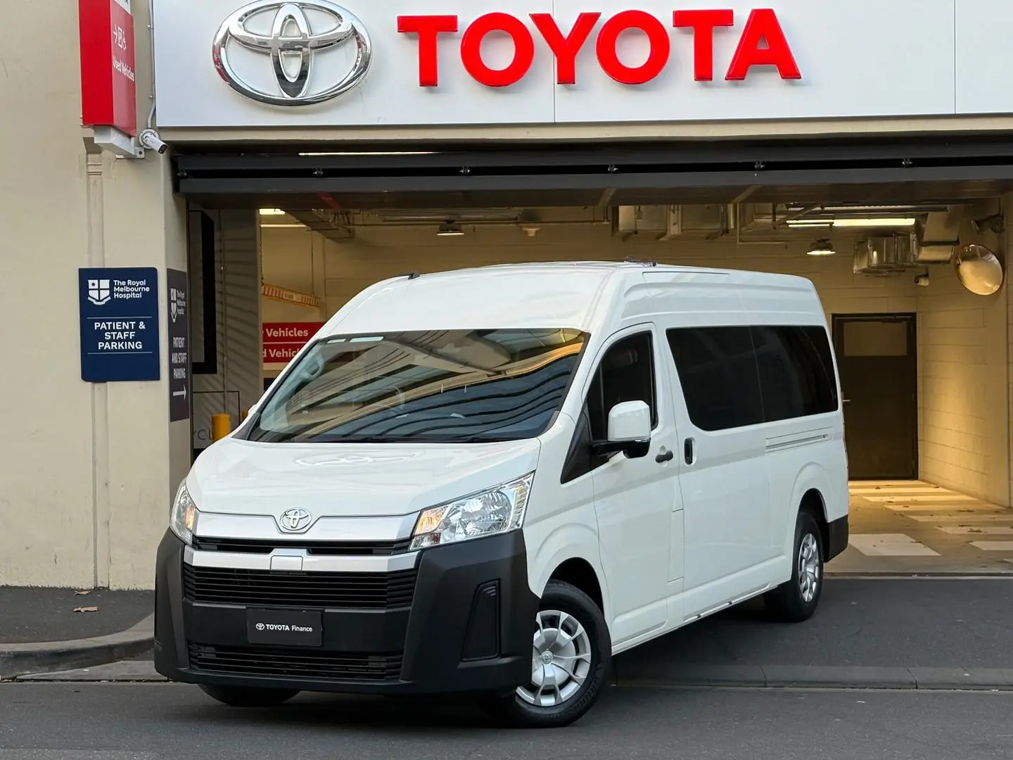 2019 Toyota Hiace Gallery Image 5