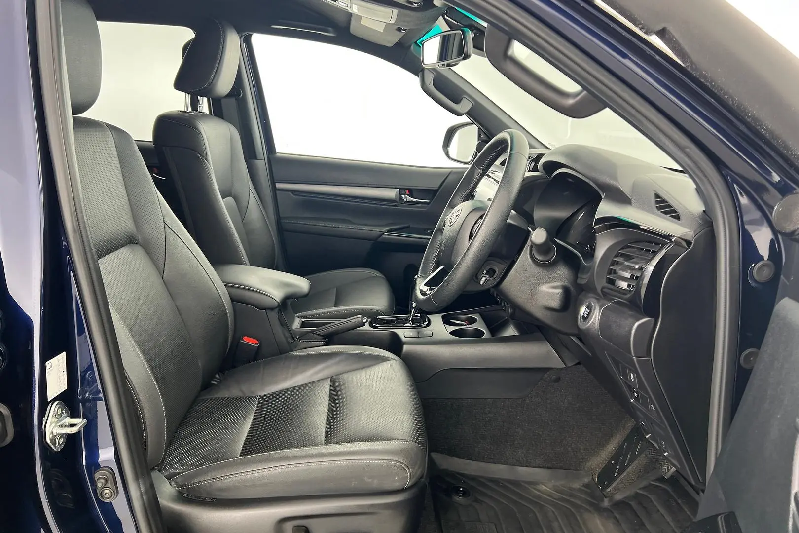 2022 Toyota Hilux Gallery Image 12