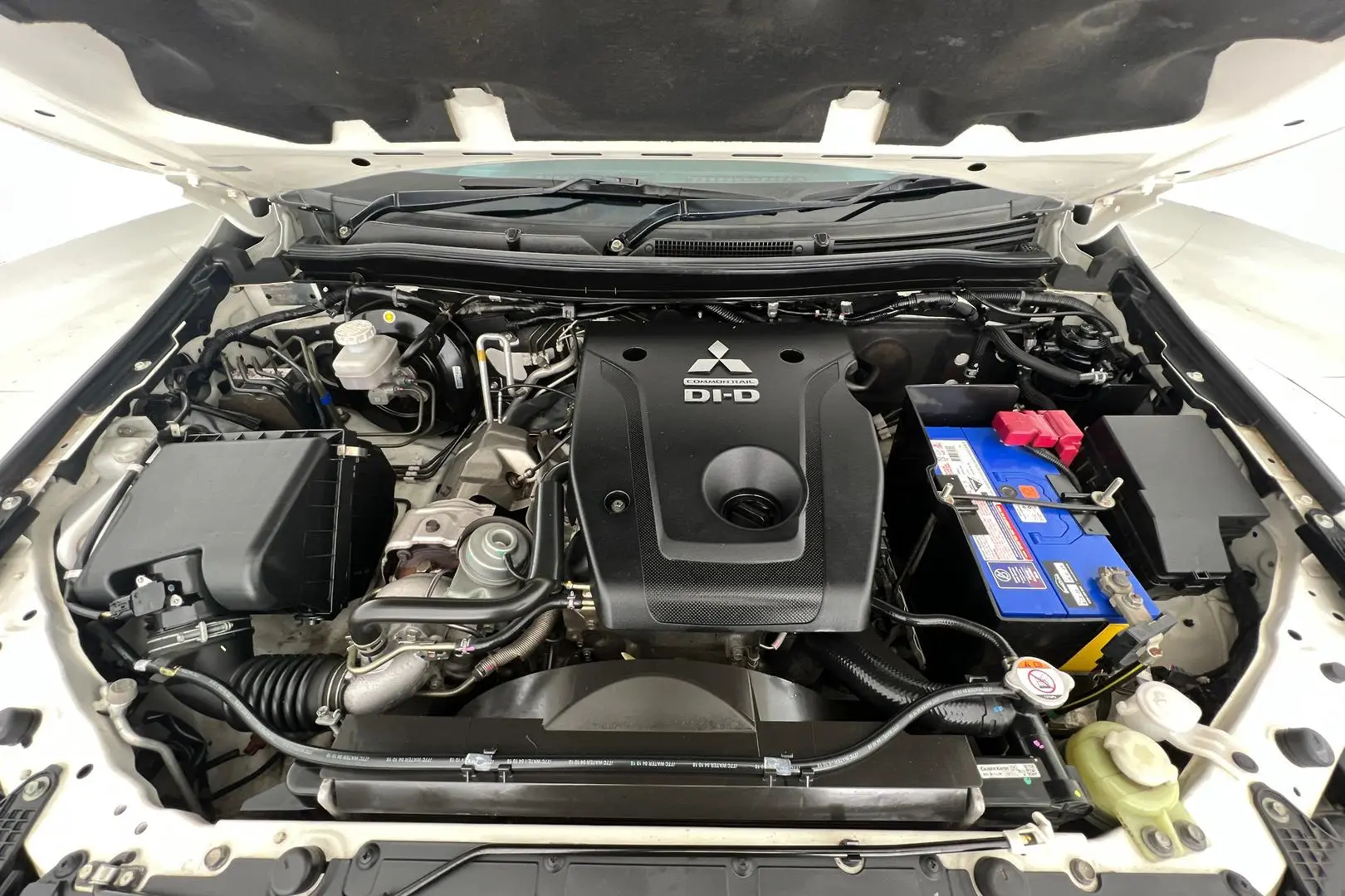 2018 Mitsubishi Pajero Sport Gallery Image 24