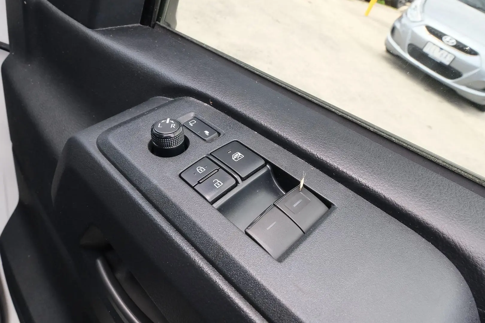 2021 Toyota Hiace Gallery Image 15