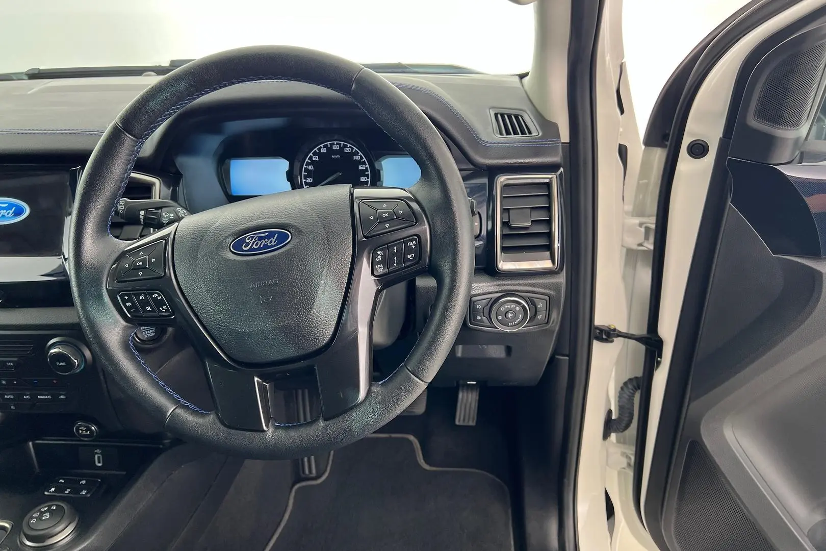 2021 Ford Everest Gallery Image 15