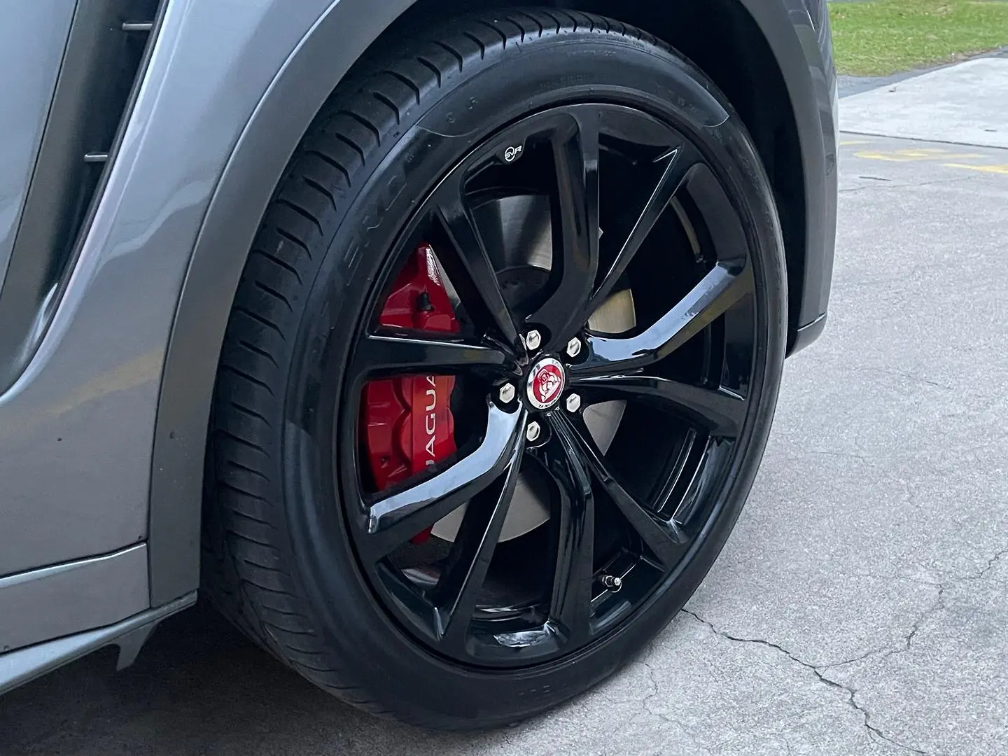 2020 Jaguar F-PACE Gallery Image 27