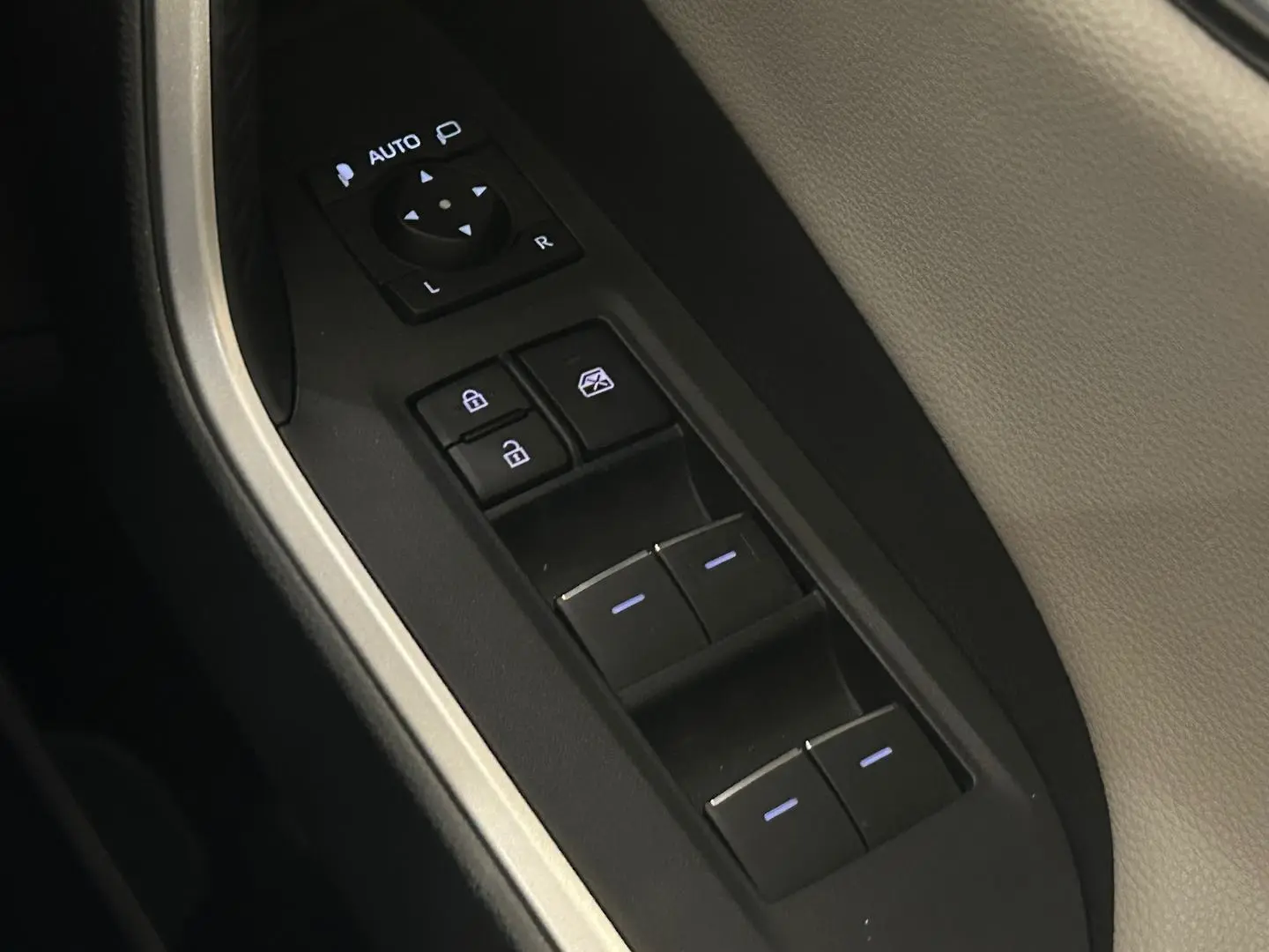 2024 Toyota RAV4 Gallery Image 23