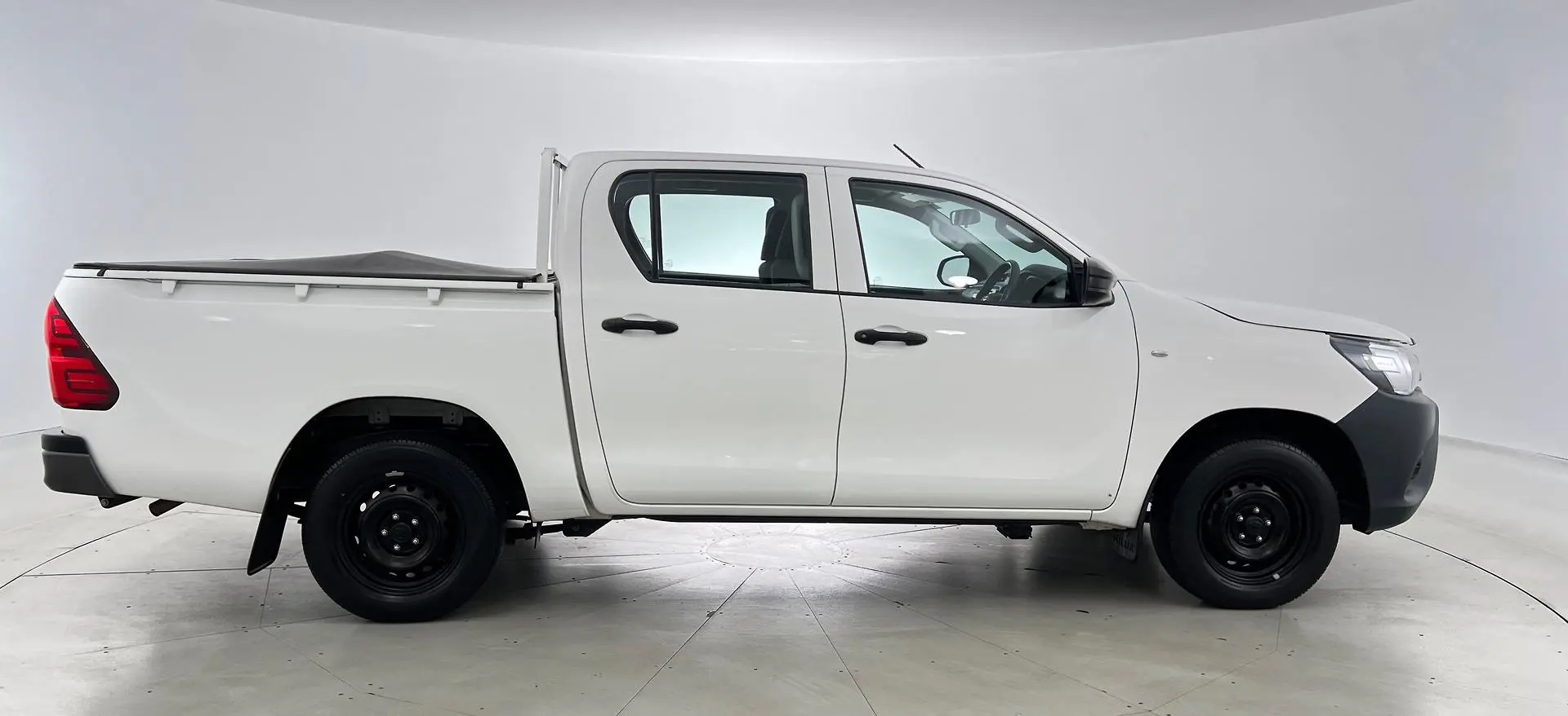 2019 Toyota Hilux Gallery Image 3