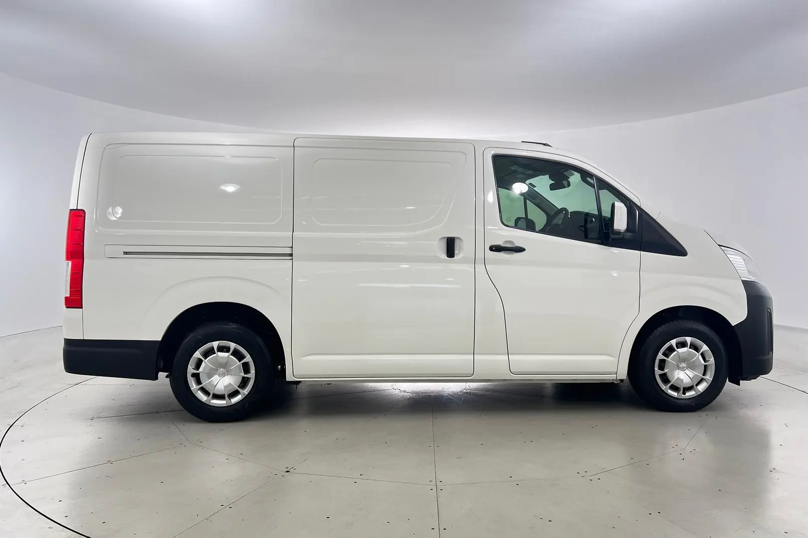 2020 Toyota Hiace Gallery Image 7